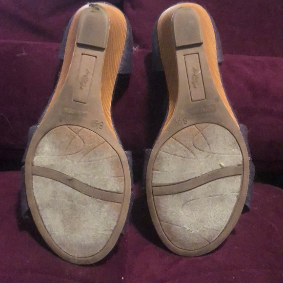 Navy and tan strapped platform heels - Picture 3 of 4